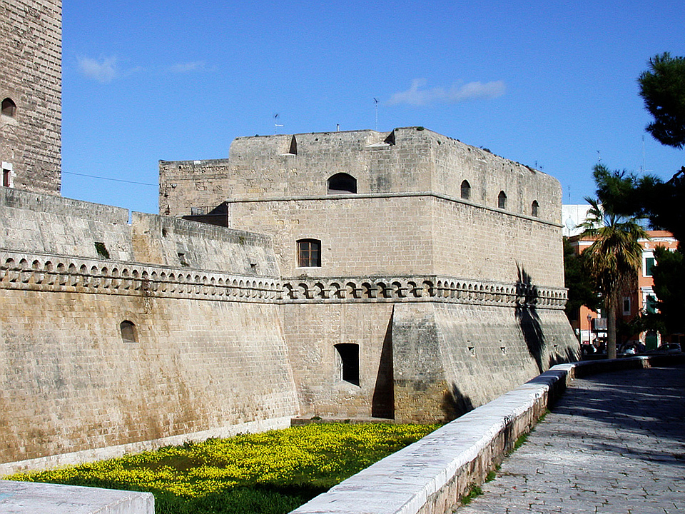 Le château normand-souabe de Bari - LaTerradiPuglia.fr